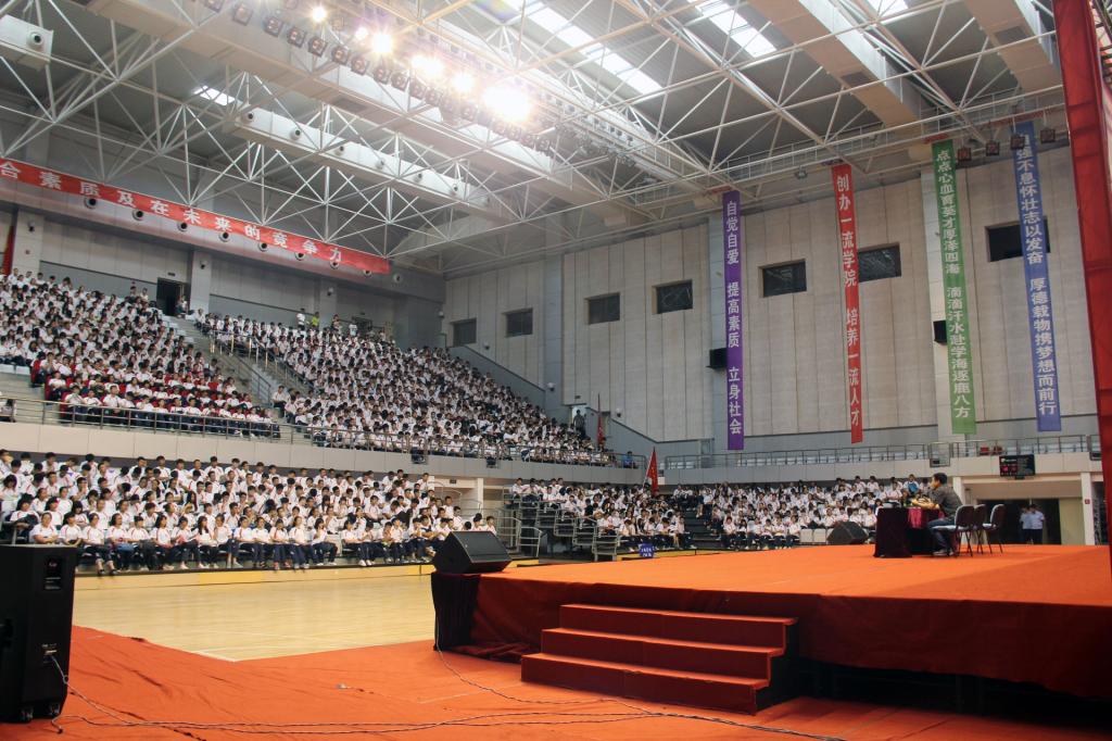 伟德
举办防火安全疏散演习