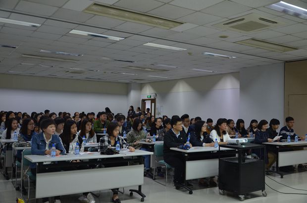 聆听企业情况介绍