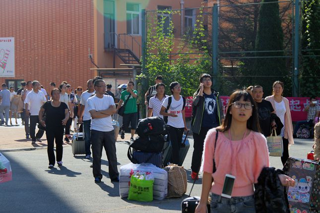 来自天南海北的新生及家长