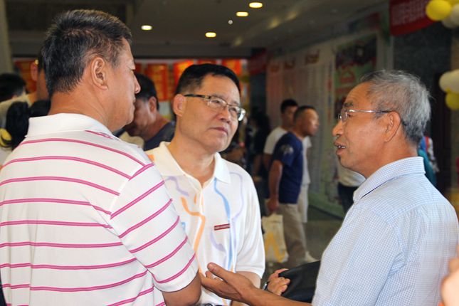 伟德
领导检查迎新工作