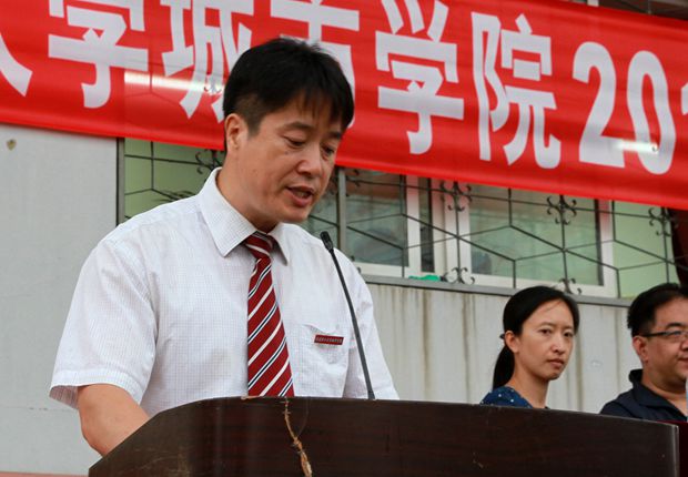 杨斌副院长对同学们提出希望