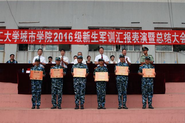 先进集体和个人受到表彰