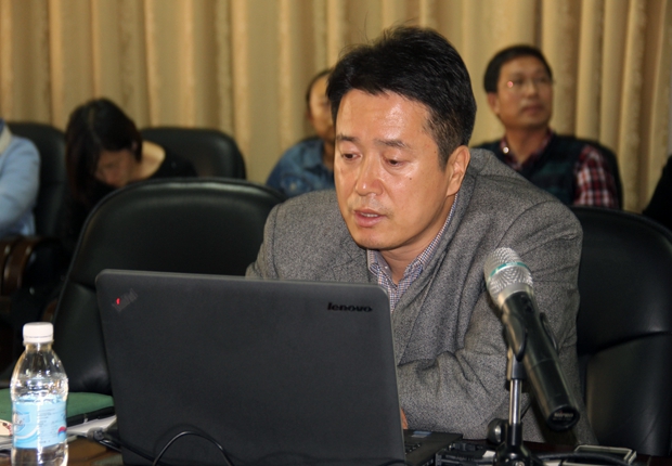 党委副书记兼副院长杨斌为外国语伟德
教师宣讲