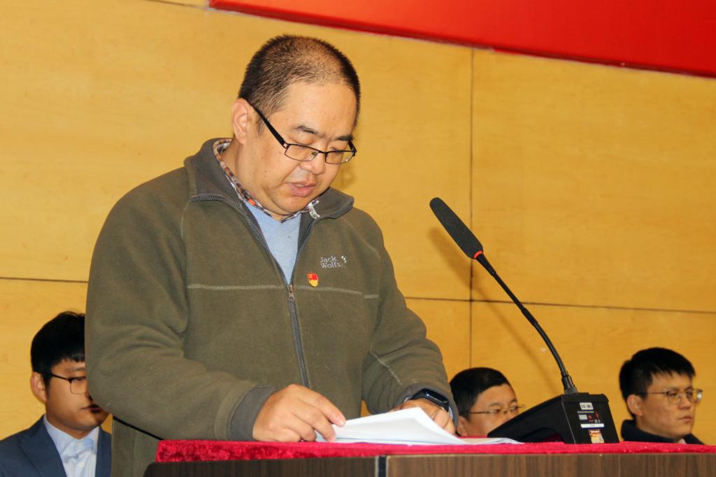 学生工作部主任孙云海宣读奖励表彰决定