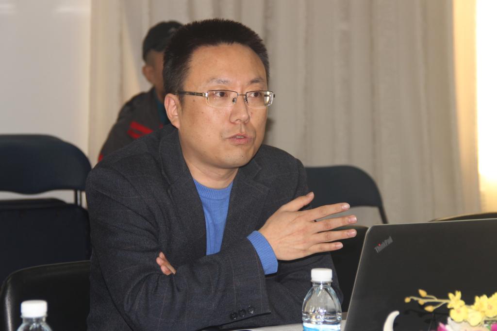 宋辉副院长向检查评估小组汇报工作