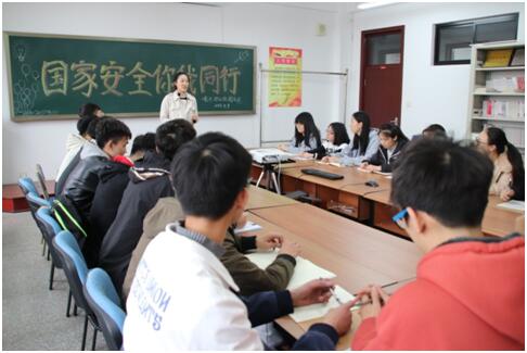 班导师组织开展主题班会