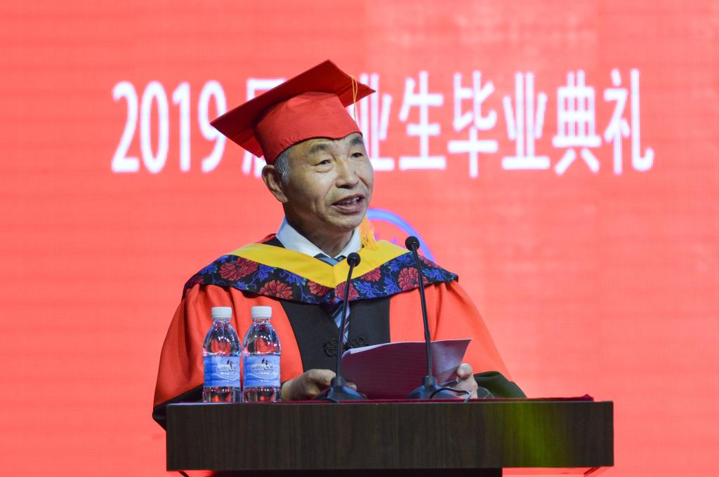 匡国柱院长向2019届毕业生表示祝贺并提出期望