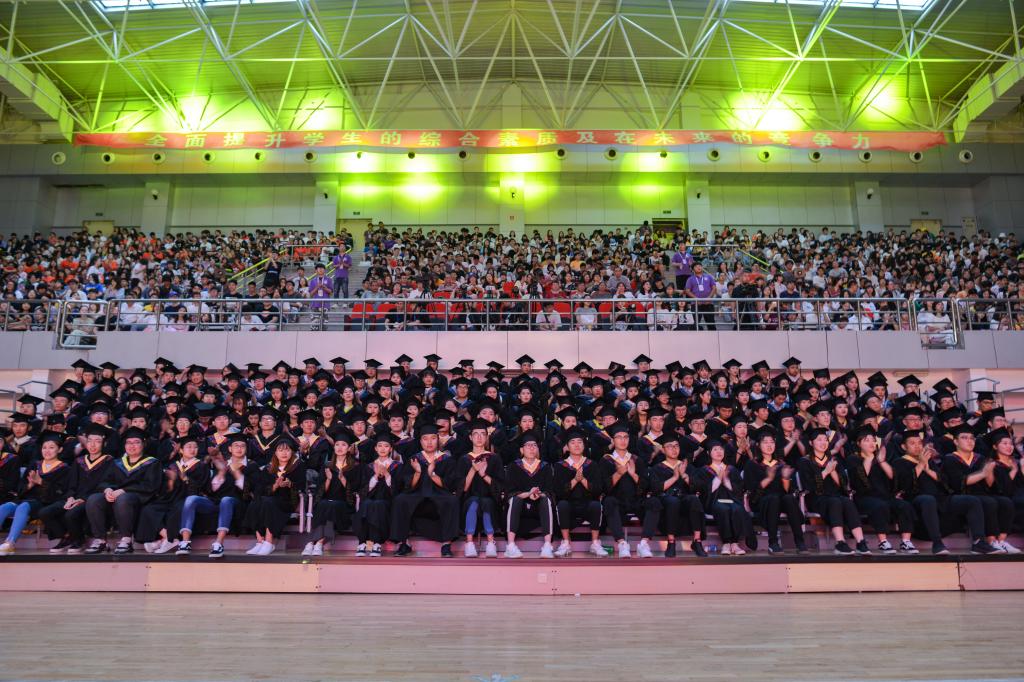 即将奔赴祖国四面八方地2019届毕业生